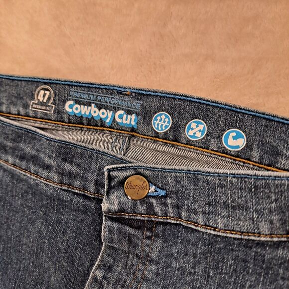 Wrangler Cowboy Cut Jeans MAVVS Regular Fit Moisture Wicking Stretch Mens 42X32 - Picture 3 of 9